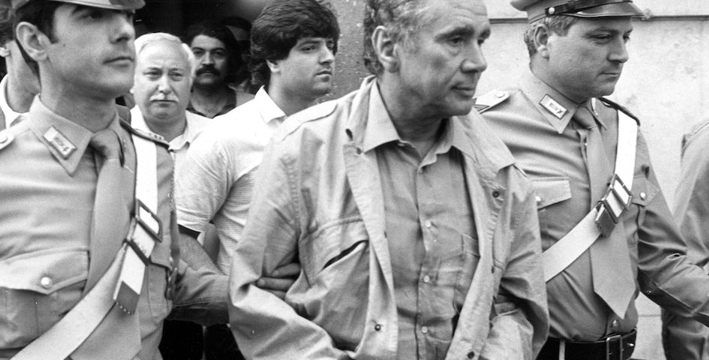 Enzo Tortora, arrestato nel 1983, condannato a 10 anni e infine assolto nel 1987.